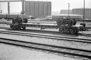 12.1971,Port Pirie - flat wagon RG1613 loaded with wheels
