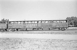12.1971 Port Augusta - cattle vans CB785 CB763 on common underframe - before coding as CE763