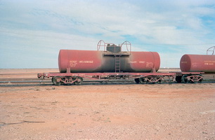 15.5.1981,Maree - tank wagon NTOA1387 + part tank wagon NTOB1388