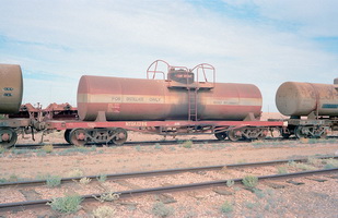 15.5.1981,Maree - tank wagon NTOA1386 + part tank wagon NTOD1772