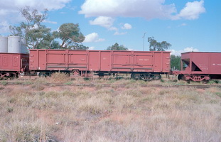 20.4.1980,Alice Springs - part NGF1328 + open wagon NGH1527 + part NB142?