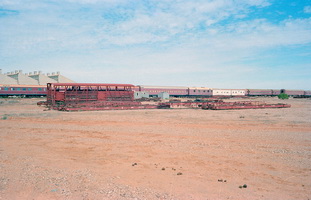 15.5.1981,Marree - abandoned narrow gauge rollingstock passenger cars + foreground NRA583 + NCD1224 + NRE1089