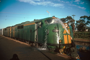 27.7.1989,Kalgoorlie station washing GM41 windscreen