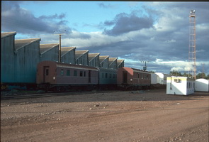 7.4.1992,Port Augusta - brake vans AVEP353 - left + AVEP131 - right