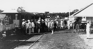 Darwin station with train