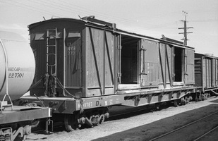 28.8.1976 - Alice Springs - NRH1787 flat with body ex NVB777