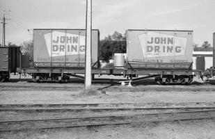28.8.1976 - Alice Springs - NRE1133 flat with John Dring containers Nos.220 and 46