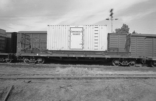 28.8.1976 - Alice Springs - NRM1612 with CR container ZE345