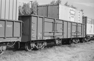 28.8.1976 - Alice Springs - NGH1528 with CR container ZE343