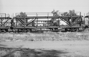 28.8.1976 - Alice Springs - NGG1064 car transporter