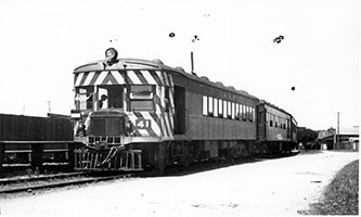 1937,railcar SAR Brill No. 41 - 3 car set at step down platform - Henley Beach line