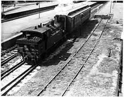loco SAR F185 shunting Overland BE class car in platform - Adelaide Station - D Worth Collection