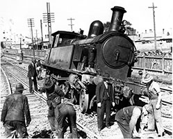 1938 - loco SAR F187 derailment - men working,Glanville - Doug Colquhoun Collection