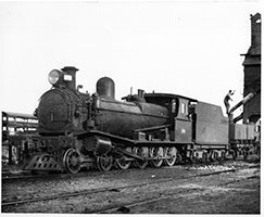15.4.1938 - loco SAR Tx279 - filling water tank behind loco - Tailem Bend